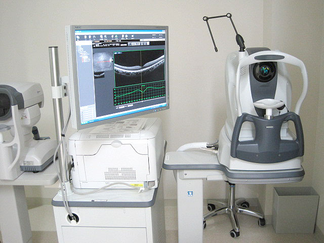網膜の断層像を撮影する機械
